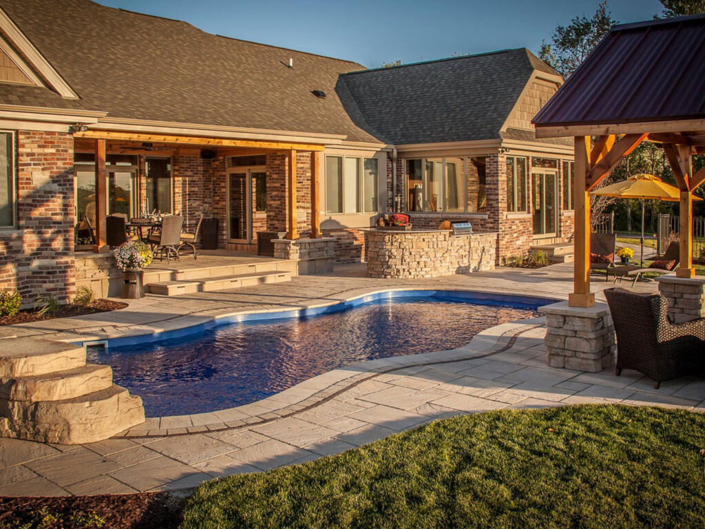 Swimming pool contractor near Independence KY